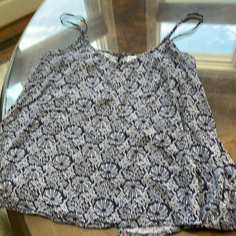 Old Navy size medium tank